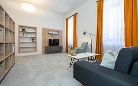 Alure Residences 10 - 24H Self Check-In & Private Parking Next To The Apartment Building Included, City Center Right On Snp Square In A Quiet Passage, New Building, Best Deal In Town