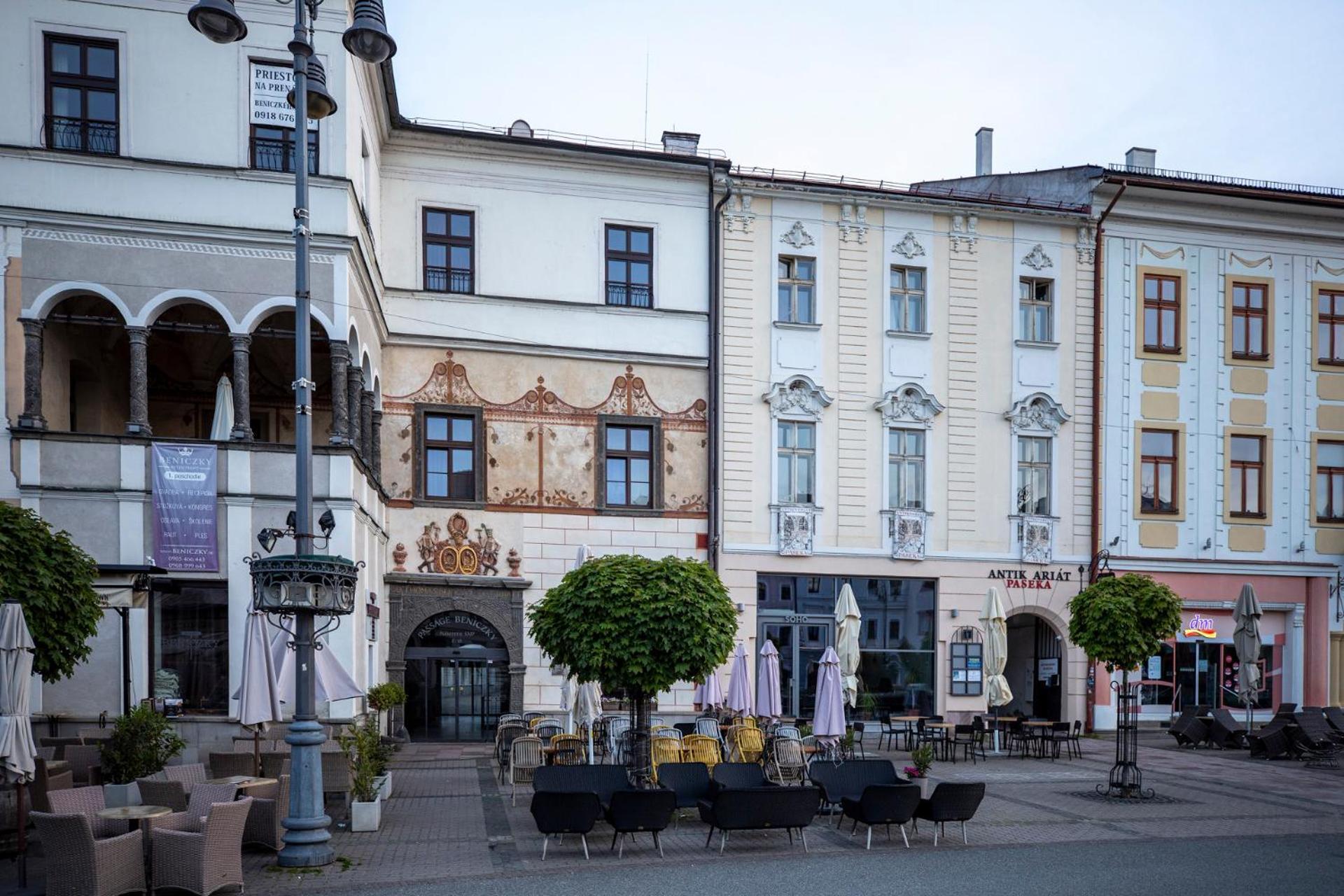 Alure Residences 10 - 24H Self Check-In & Private Parking Next To The Apartment Building Included, City Center Right On Snp Square In A Quiet Passage, New Building, Best Deal In Town Banská Bystrica Exterior foto